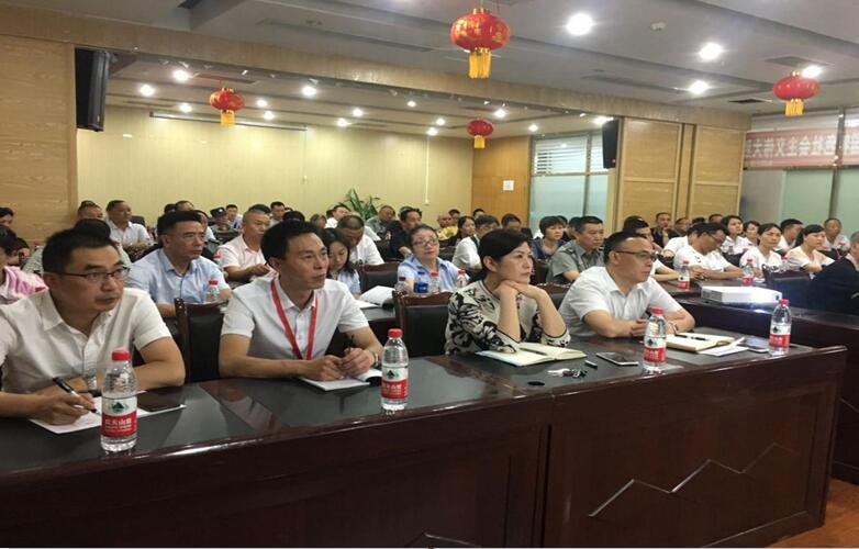 社保費(fèi)率大變化，助力企業(yè)大發(fā)展——市人社局等到我司宣講社會保險(xiǎn)費(fèi)率降低政策